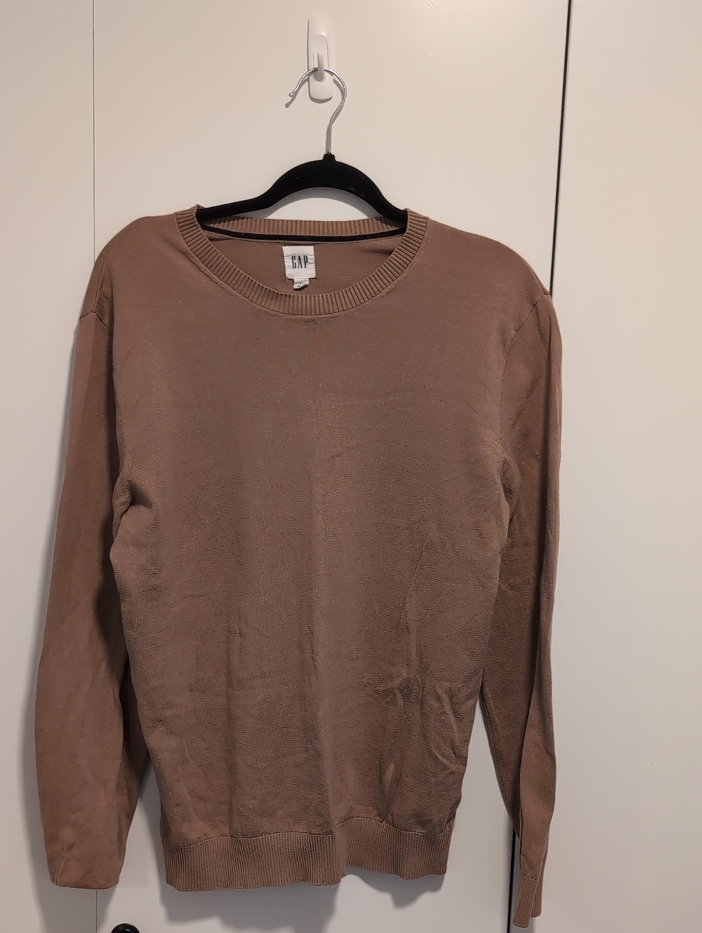GAP Lightweight Crewneck Sweater in Taupe Brown
